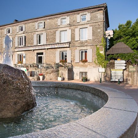 Hotel Restaurant Le Sully Saint-Saud-Lacoussiere Bagian luar foto