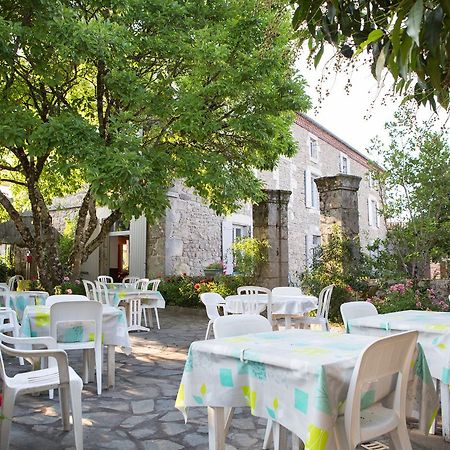 Hotel Restaurant Le Sully Saint-Saud-Lacoussiere Bagian luar foto