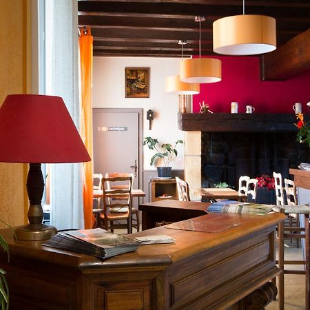 Hotel Restaurant Le Sully Saint-Saud-Lacoussiere Bagian luar foto
