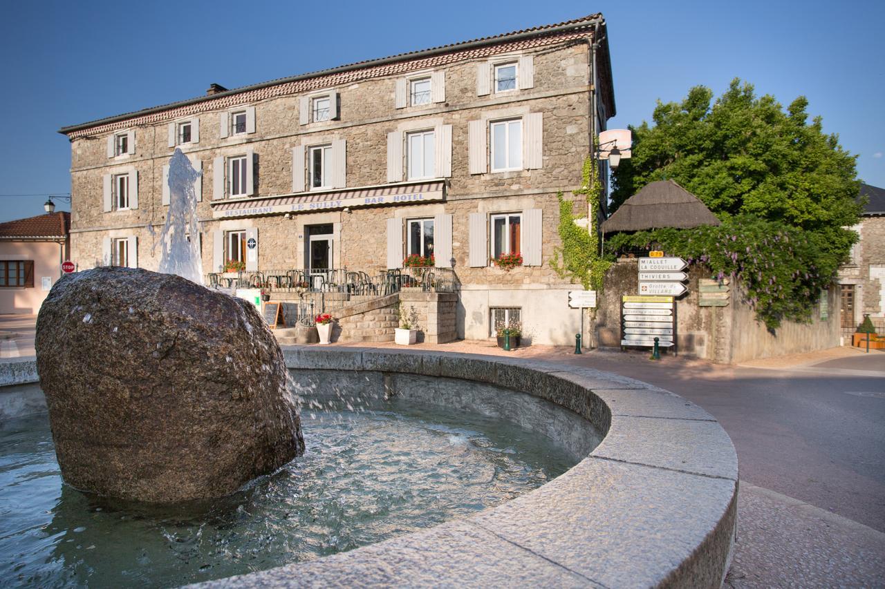 Hotel Restaurant Le Sully Saint-Saud-Lacoussiere Bagian luar foto