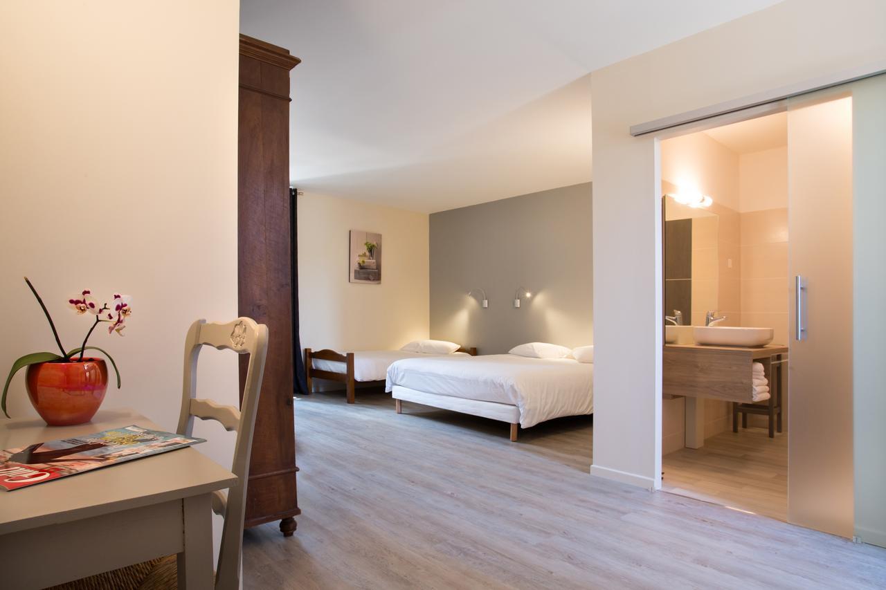 Hotel Restaurant Le Sully Saint-Saud-Lacoussiere Bagian luar foto