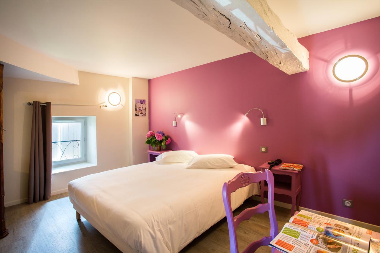 Hotel Restaurant Le Sully Saint-Saud-Lacoussiere Bagian luar foto
